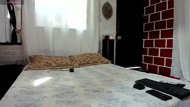 Snapshot of Kimandyuk chatting on 11.18.25 Kimandyuk online show from 11.18.25