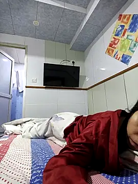 Snapshot of doggiepossession chatting on 12.20.25 doggiepossession online show from 12.20.25