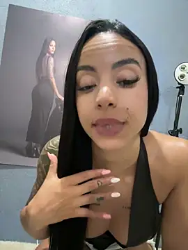 Snapshot of Elamesmamorena chatting on 05.18.26 Elamesmamorena online show from 05.18.26