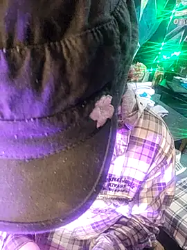 Snapshot of Boo-boo_kittyfux chatting on 11.11.25 Boo-boo kittyfux online show from 11.11.25