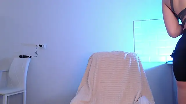 Eva Hailey  online show from 04.29.26