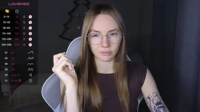 Snapshot of littlevildevil chatting on 12.22.25 littlevildevil online show from 12.22.25