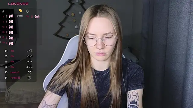 Snapshot of littlevildevil chatting on 01.13.26 littlevildevil online show from 01.13.26