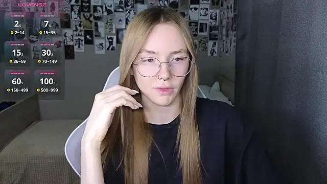 Snapshot of littlevildevil chatting on 02.14.26 littlevildevil online show from 02.14.26