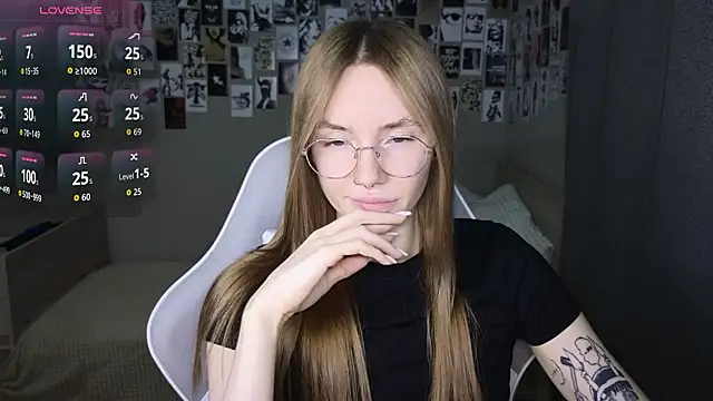 Snapshot of littlevildevil chatting on 02.15.26 littlevildevil online show from 02.15.26