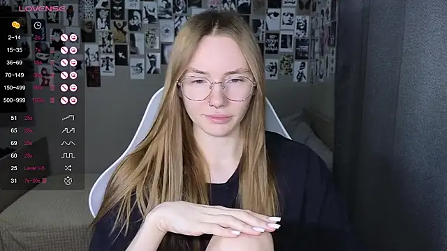 Snapshot of littlevildevil chatting on 03.03.26 littlevildevil online show from 03.03.26