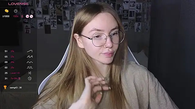 Snapshot of littlevildevil chatting on 03.08.26 littlevildevil online show from 03.08.26