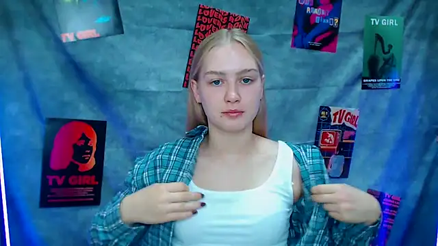 Snapshot of MademoiselleCl chatting on 09.22.25 MademoiselleCl online show from 09.22.25