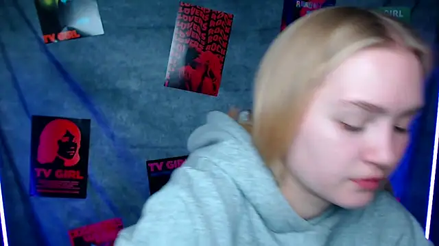 Snapshot of MademoiselleCl chatting on 10.24.25 MademoiselleCl online show from 10.24.25