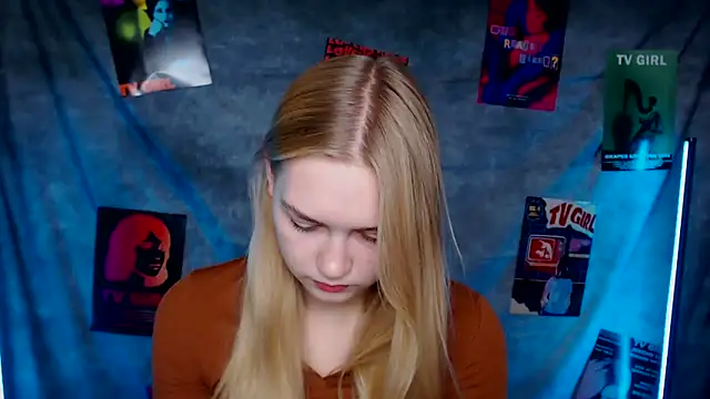 Snapshot of MademoiselleCl chatting on 10.26.25 MademoiselleCl online show from 10.26.25