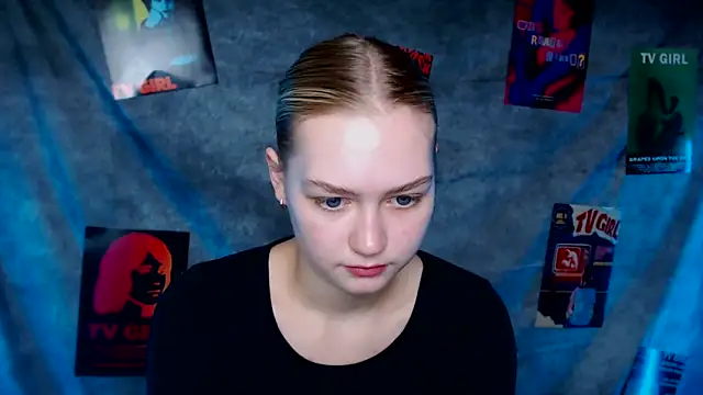 Snapshot of MademoiselleCl chatting on 10.27.25 MademoiselleCl online show from 10.27.25