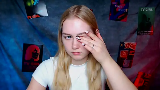 Snapshot of MademoiselleCl chatting on 11.06.25 MademoiselleCl online show from 11.06.25