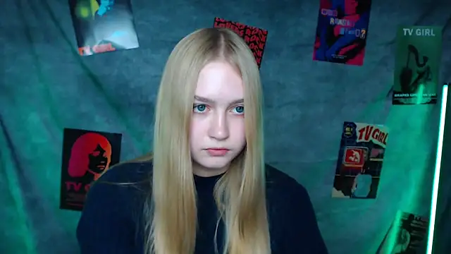 Snapshot of MademoiselleCl chatting on 11.08.25 MademoiselleCl online show from 11.08.25