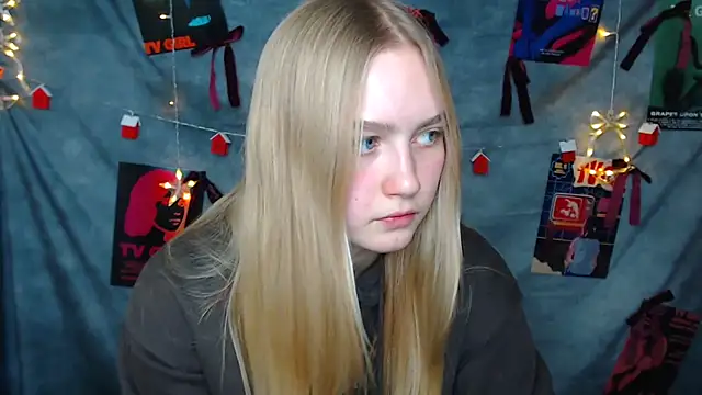 Snapshot of MademoiselleCl chatting on 12.20.25 MademoiselleCl online show from 12.20.25