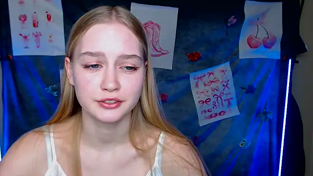 Snapshot of MademoiselleCl chatting on 03.08.26 MademoiselleCl online show from 03.08.26