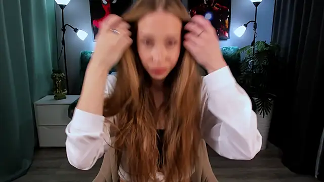 Snapshot of AlexaHarmon chatting on 11.24.25 AlexaHarmon online show from 11.24.25