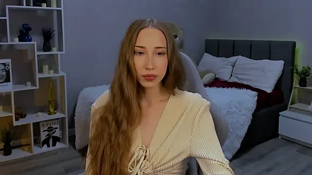 Snapshot of AlexaHarmon chatting on 11.26.25 AlexaHarmon online show from 11.26.25