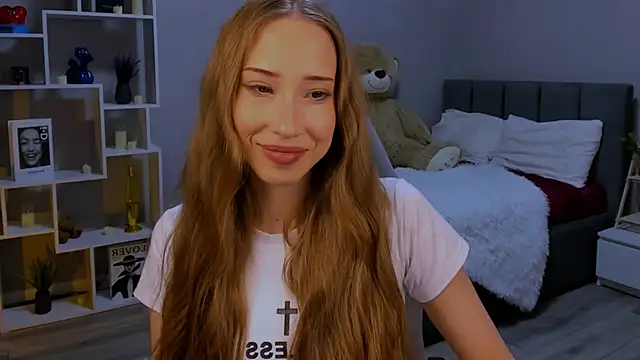 Snapshot of AlexaHarmon chatting on 11.28.25 AlexaHarmon online show from 11.28.25