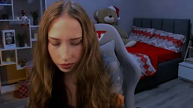 Snapshot of AlexaHarmon chatting on 12.04.25 AlexaHarmon online show from 12.04.25