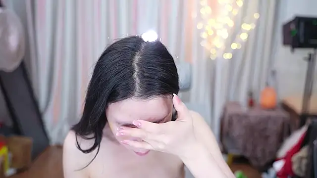 Snapshot of nono_babyy chatting on 12.21.25 nono babyy online show from 12.21.25