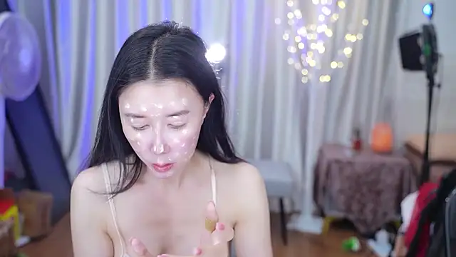 Snapshot of nono_babyy chatting on 12.23.25 nono babyy online show from 12.23.25