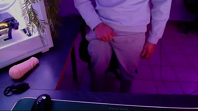 Snapshot of Vlad230323 chatting on 12.28.24 Vlad230323 online show from 12.28.24