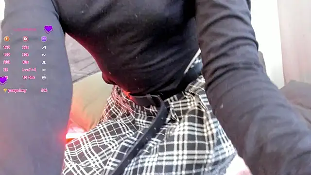 Snapshot of GillianDowdey chatting on 02.12.25 GillianDowdey online show from 02.12.25