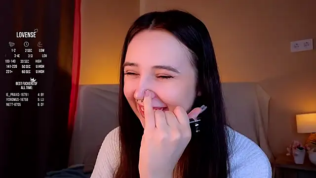 Snapshot of GillianDowdey chatting on 10.07.25 GillianDowdey online show from 10.07.25