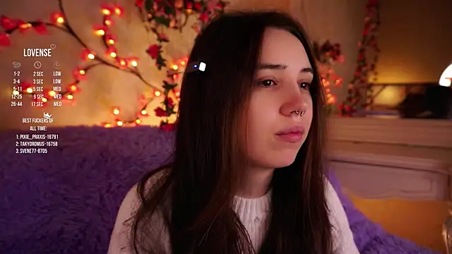 Snapshot of GillianDowdey chatting on 11.05.25 GillianDowdey online show from 11.05.25