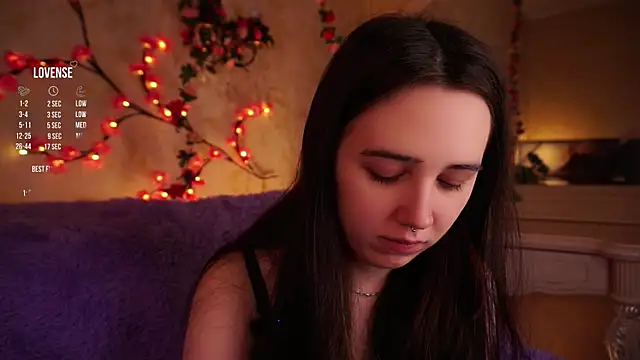 Snapshot of GillianDowdey chatting on 11.15.25 GillianDowdey online show from 11.15.25