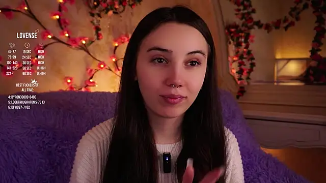 Snapshot of GillianDowdey chatting on 11.25.25 GillianDowdey online show from 11.25.25