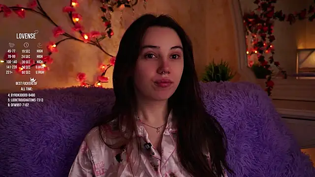 Snapshot of GillianDowdey chatting on 11.28.25 GillianDowdey online show from 11.28.25