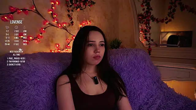 Snapshot of GillianDowdey chatting on 12.02.25 GillianDowdey online show from 12.02.25