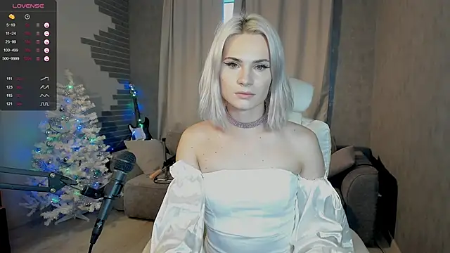 Snapshot of Milena_marshmalows chatting on 12.19.24 Milena marshmalows online show from 12.19.24