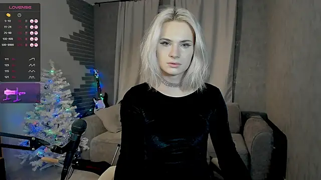 Snapshot of Milena_marshmalows chatting on 12.21.24 Milena marshmalows online show from 12.21.24