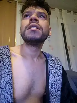 Snapshot of BombomNutela36 chatting on 01.31.25 BombomNutela36 online show from 01.31.25