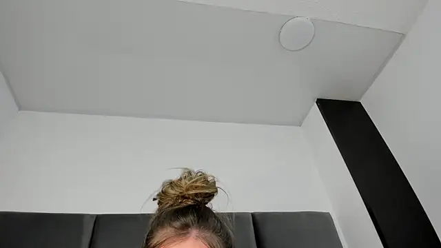 Lizz Luna online show from 11.18.25