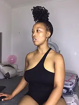 Snapshot of SZA_Doja chatting on 01.09.25 SZA Doja online show from 01.09.25