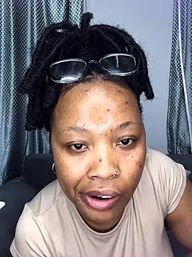 Snapshot of SZA_Doja chatting on 09.12.25 SZA Doja online show from 09.12.25