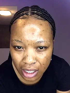 Snapshot of SZA_Doja chatting on 10.21.25 SZA Doja online show from 10.21.25