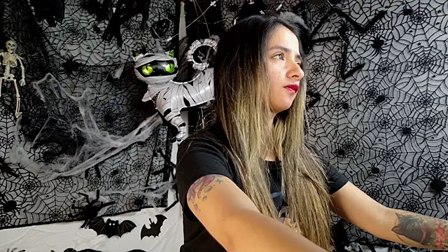 Snapshot of julietta___jackson chatting on 10.27.25 julietta jackson online show from 10.27.25