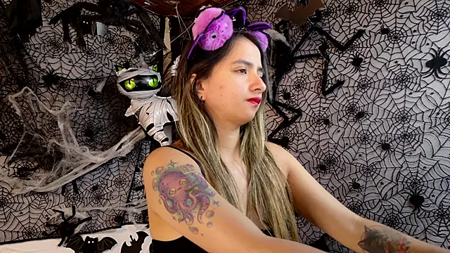 Snapshot of julietta___jackson chatting on 10.29.25 julietta jackson online show from 10.29.25