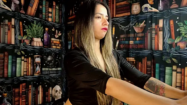 Snapshot of julietta___jackson chatting on 11.25.25 julietta jackson online show from 11.25.25