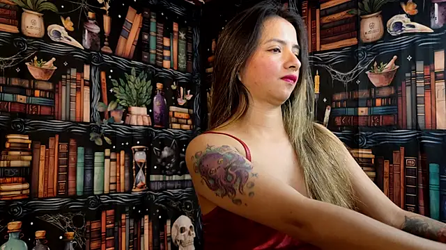 Snapshot of julietta___jackson chatting on 11.26.25 julietta jackson online show from 11.26.25