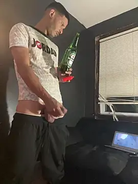 Snapshot of Chico_Bellaco chatting on 12.17.24 Chico Bellaco online show from 12.17.24