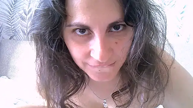 Snapshot of ShelaDiass chatting on 10.18.25 ShelaDiass online show from 10.18.25