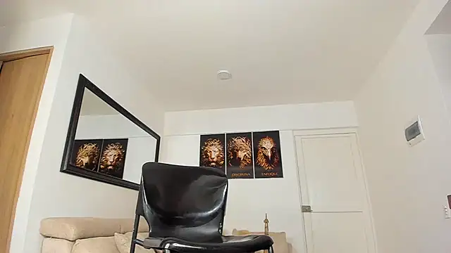 Snapshot of smit_hot_sr chatting on 12.25.24 smit hot sr online show from 12.25.24