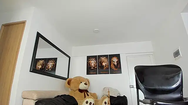 Snapshot of smit_hot_sr chatting on 12.25.24 smit hot sr online show from 12.25.24