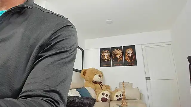 Snapshot of smit_hot_sr chatting on 12.29.24 smit hot sr online show from 12.29.24