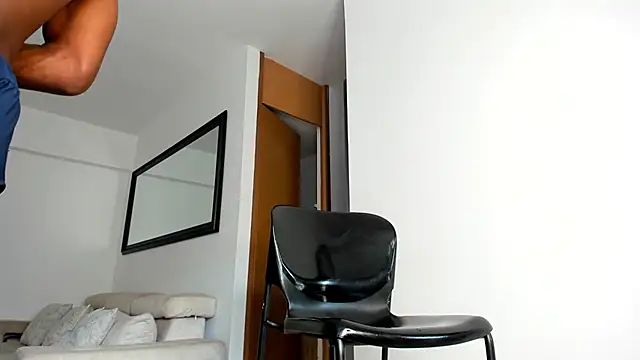 Snapshot of smit_hot_sr chatting on 06.25.26 smit hot sr online show from 06.25.26